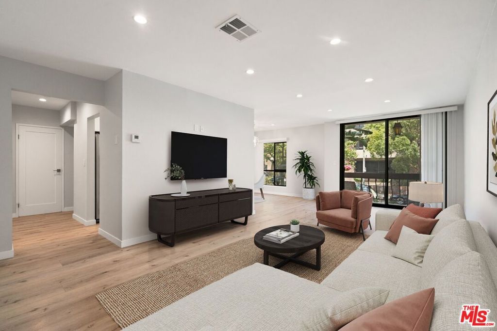 Photo of 7300 Franklin Avenue #346, Los Angeles, CA 90046 (MLS # 25593411)