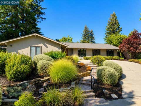 Photo of 8 Dunsmoor Ct CT, Danville, CA 94526 (MLS # 41145350)