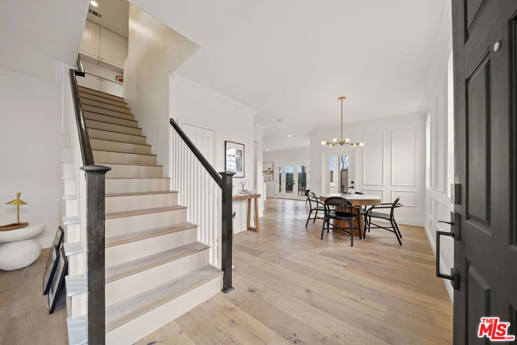 2200 jeans court