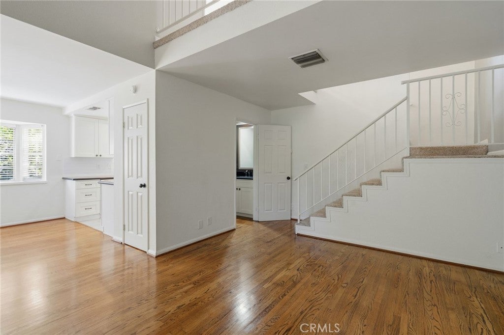 689 W Sierra Madre