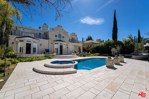 Photo of 2387 Stratford Circle, Los Angeles, CA 90077 (MLS # 26828579)
