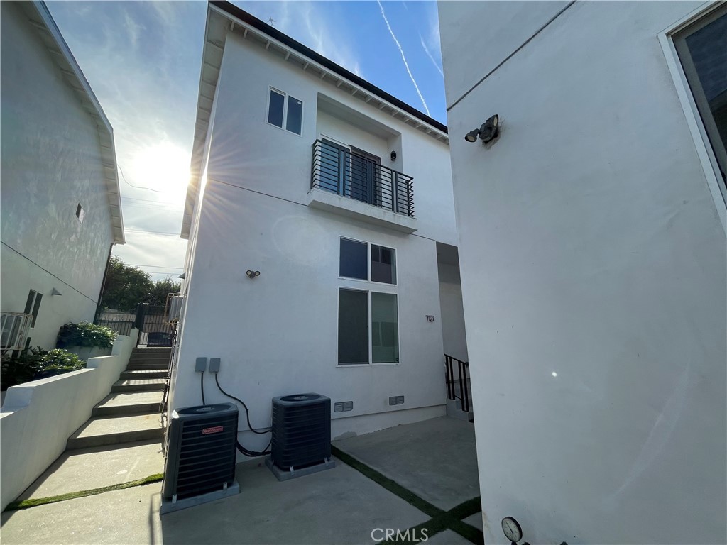 7125 S La Cienega