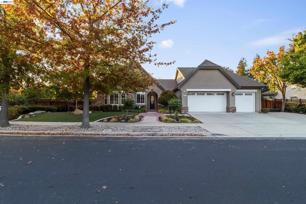 687 Old Oak Rd