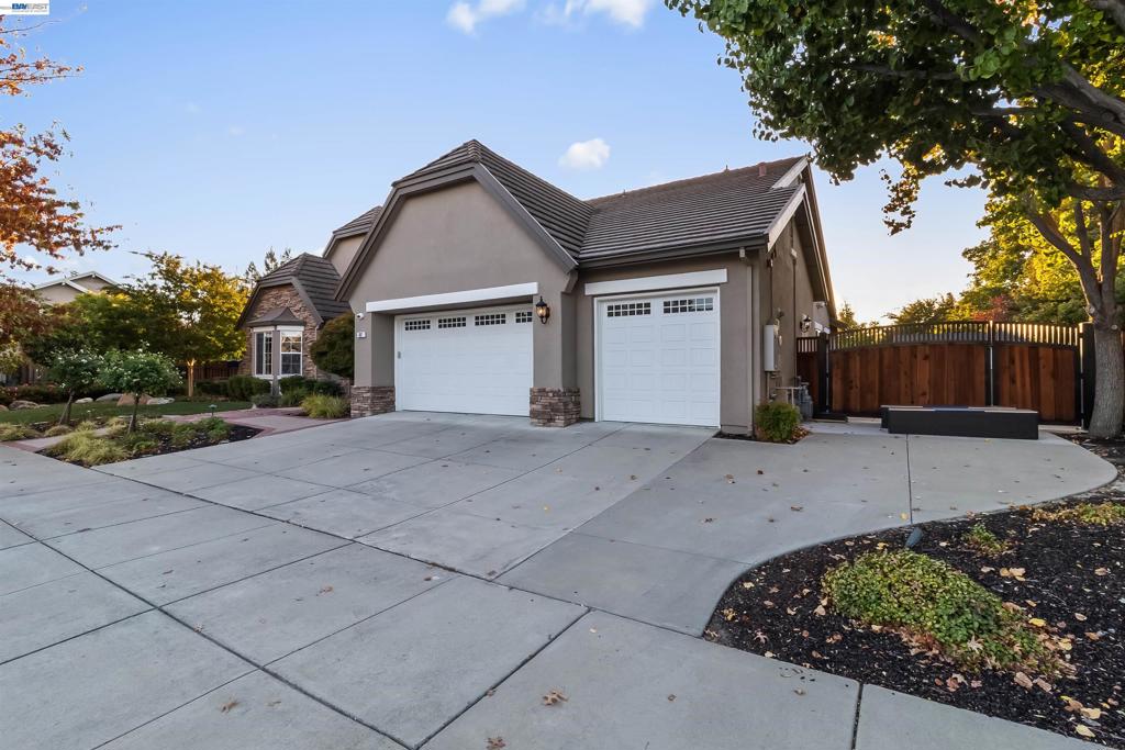 687 Old Oak Rd