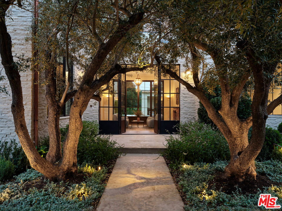 694 N Tigertail Road