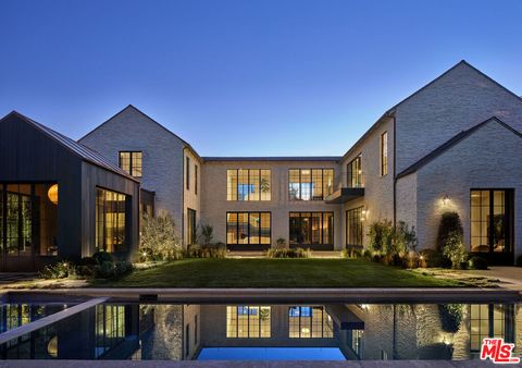 Photo of 694 N Tigertail Road, Los Angeles, CA 90049 (MLS # 26661155)