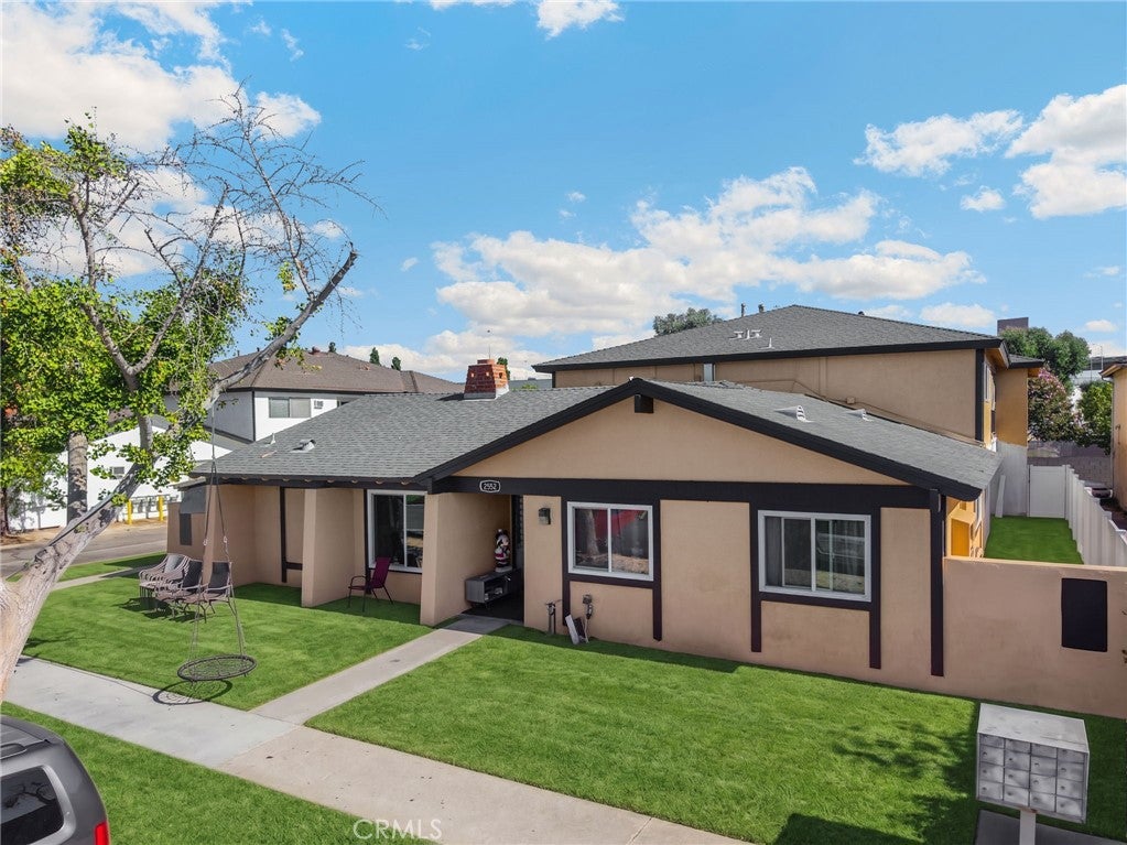 2552 E Terrace