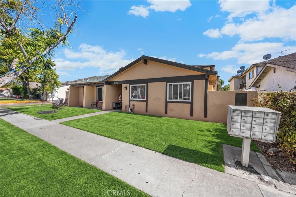 2552 E Terrace