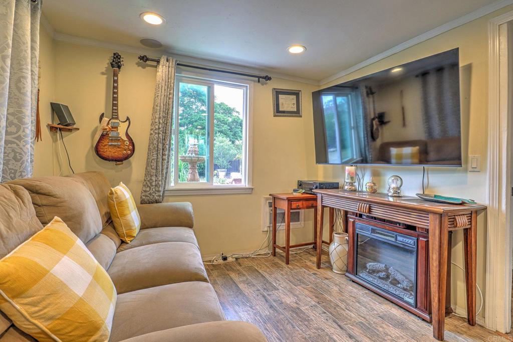 123 N Hayden Dr