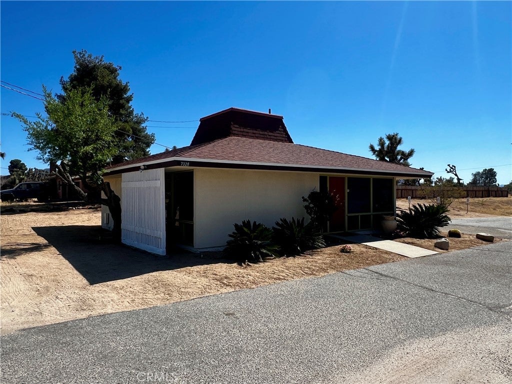 7328 Valley Vista