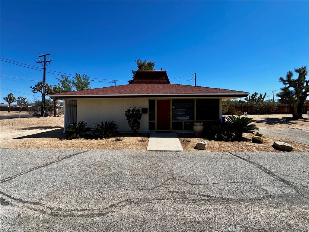 7328 Valley Vista