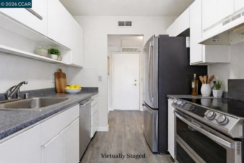 Photo of 470 N Civic Dr Dr #413, Walnut Creek, CA 94596 (MLS # 41127200)