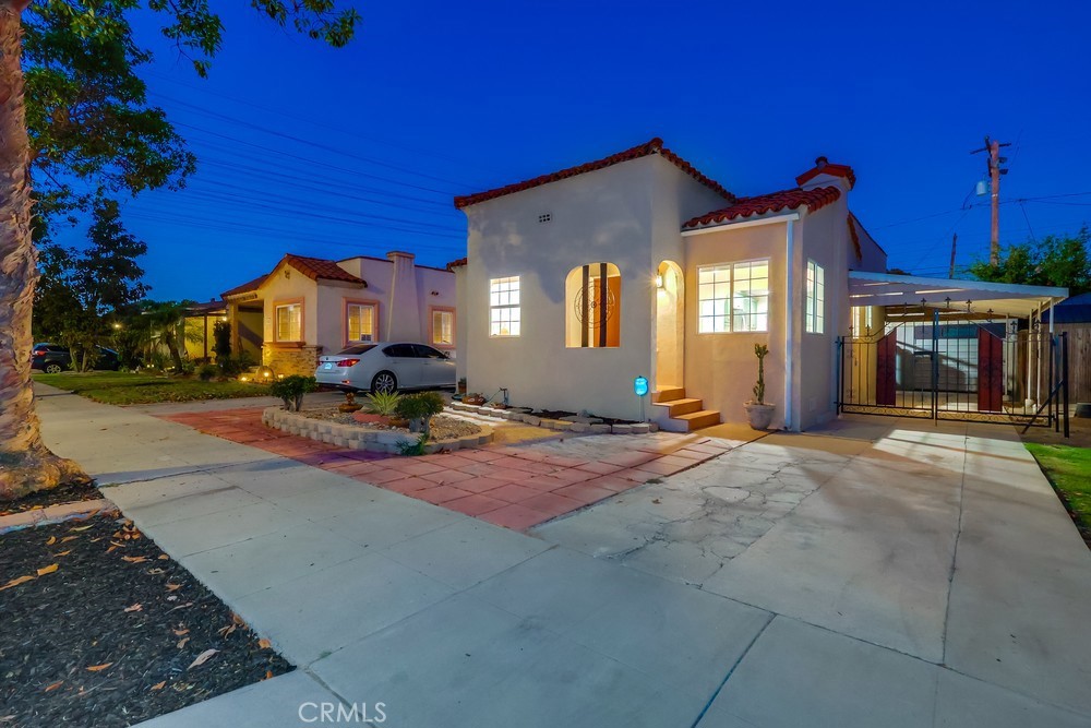Charming early century Spanish Bungalow in the lovely Hamilton neighborhood. Home has been completely remodeled to include, air conditioning, paint, flooring, custom cabinetry, granite countertops and brand new stainless steel LG appliances.