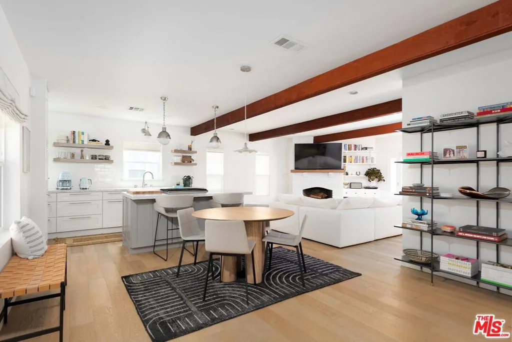 Los Angeles, California 90045, United States, 3 Bedrooms Bedrooms, ,2 BathroomsBathrooms,Residential,Active,114606