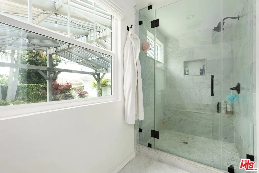 Los Angeles, California 90045, United States, 3 Bedrooms Bedrooms, ,2 BathroomsBathrooms,Residential,Active,114606