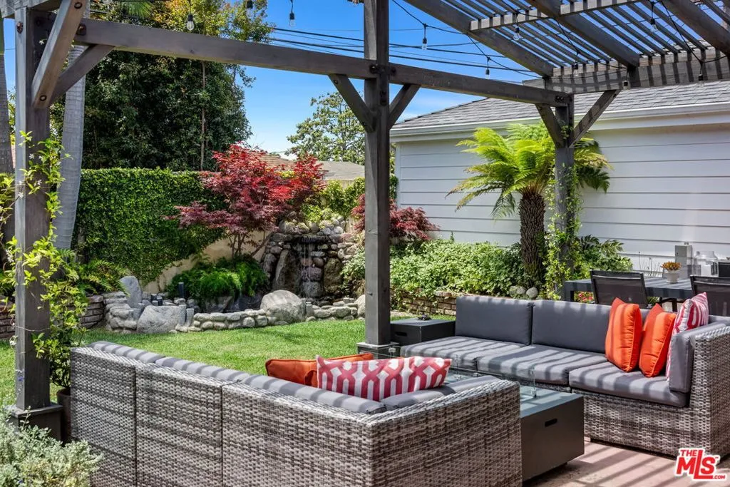 Los Angeles, California 90045, United States, 3 Bedrooms Bedrooms, ,2 BathroomsBathrooms,Residential,Active,114606