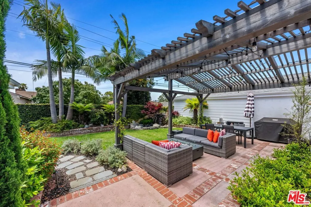 Los Angeles, California 90045, United States, 3 Bedrooms Bedrooms, ,2 BathroomsBathrooms,Residential,Active,114606