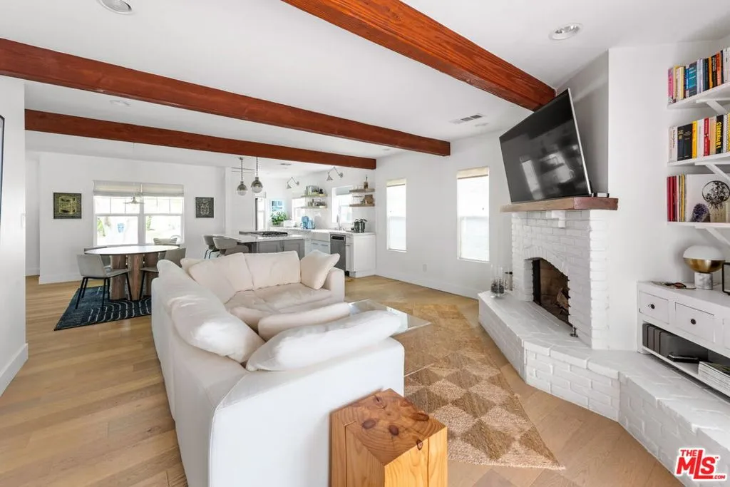 Los Angeles, California 90045, United States, 3 Bedrooms Bedrooms, ,2 BathroomsBathrooms,Residential,Active,114606