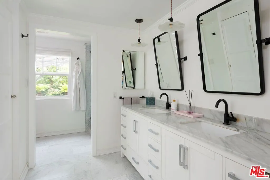 Los Angeles, California 90045, United States, 3 Bedrooms Bedrooms, ,2 BathroomsBathrooms,Residential,Active,114606