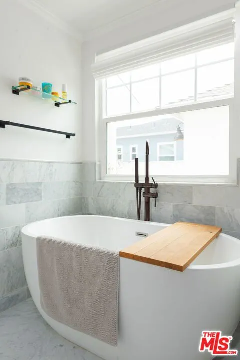 Los Angeles, California 90045, United States, 3 Bedrooms Bedrooms, ,2 BathroomsBathrooms,Residential,Active,114606