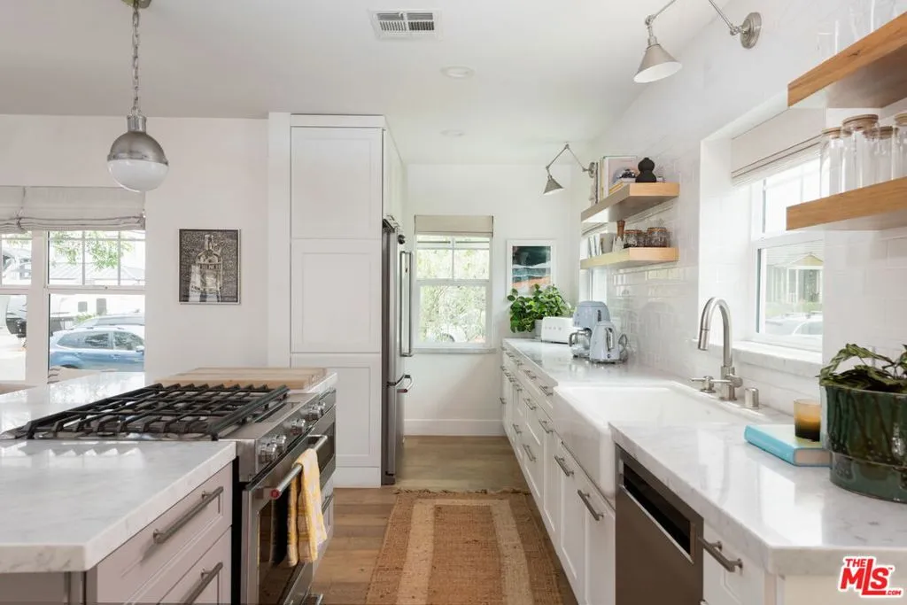 Los Angeles, California 90045, United States, 3 Bedrooms Bedrooms, ,2 BathroomsBathrooms,Residential,Active,114606