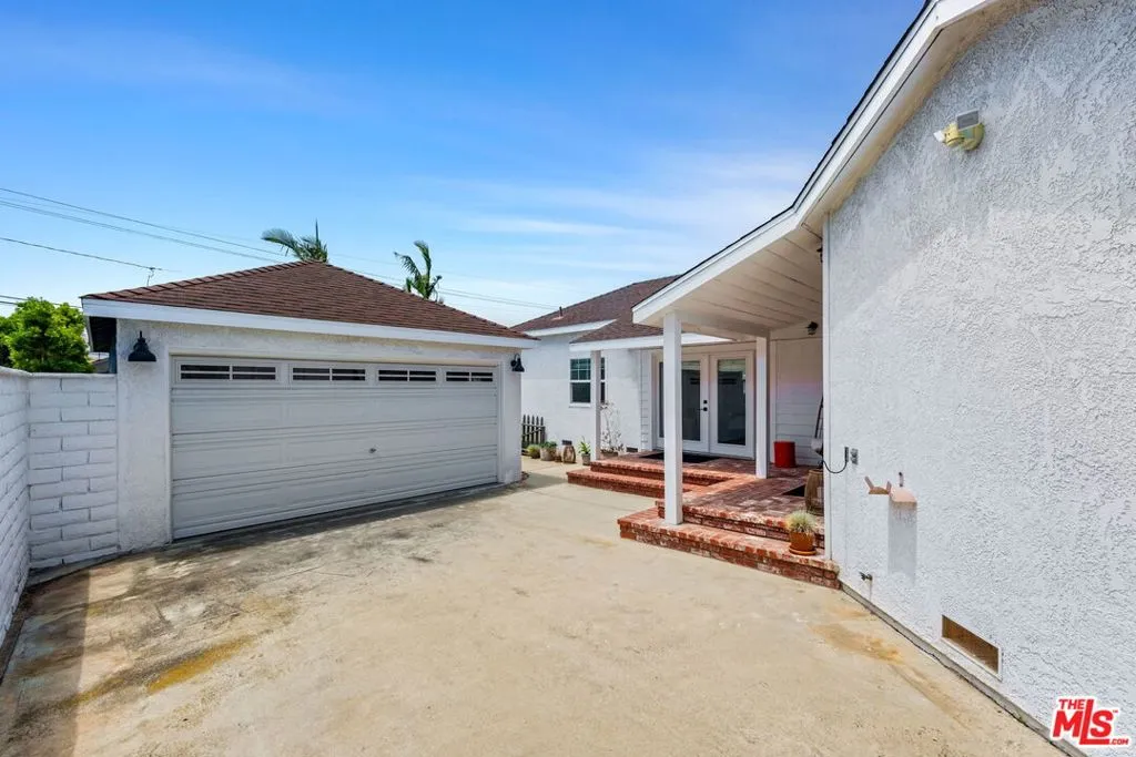 Los Angeles, California 90045, United States, 3 Bedrooms Bedrooms, ,2 BathroomsBathrooms,Residential,Active,114606