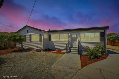 Photo of 2383 Menalto Avenue, East Palo Alto, CA 94303 (MLS # ML82041156)