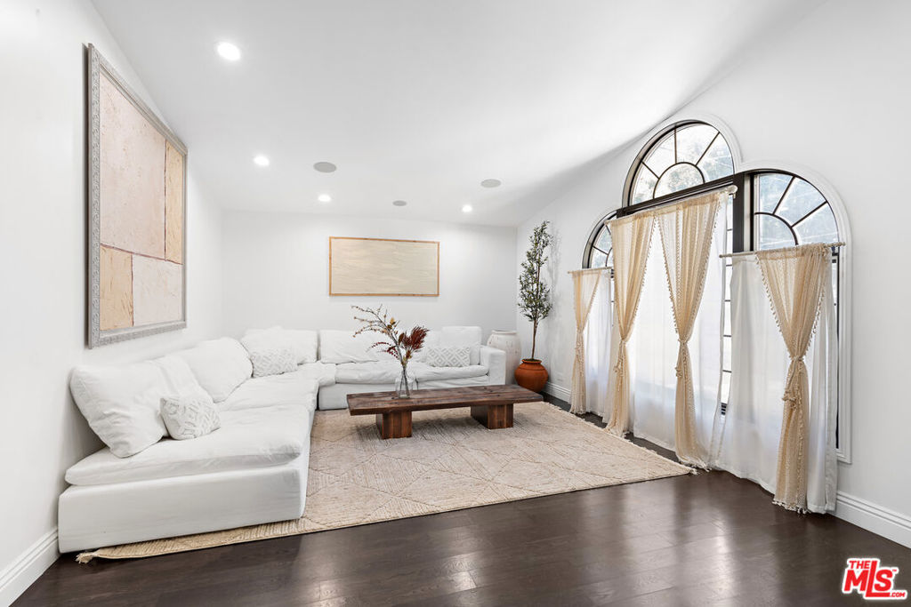 1110 N Beverly Glen Boulevard