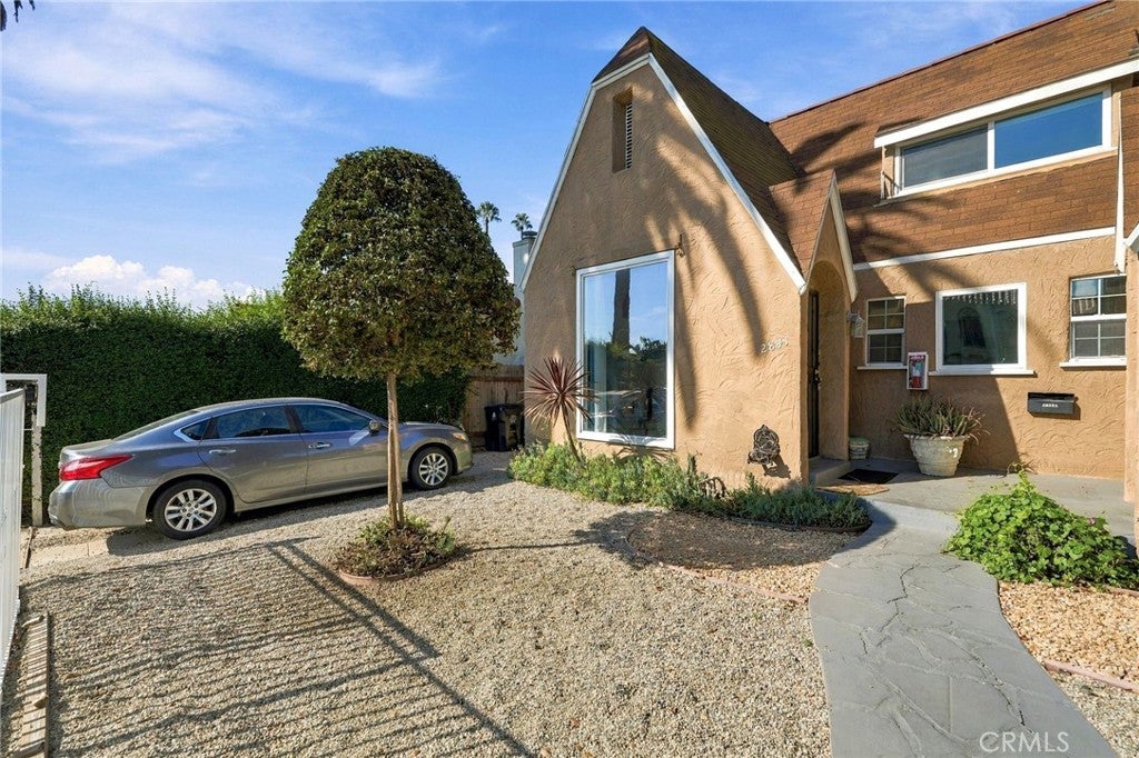 2839 Hillcrest Drive
