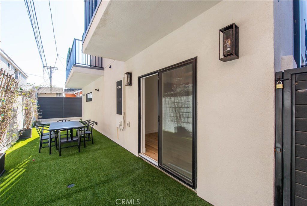 540 N Serrano Avenue