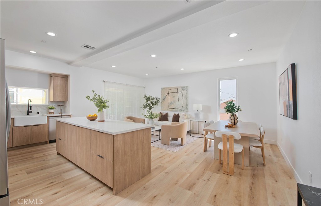 540 N Serrano Avenue
