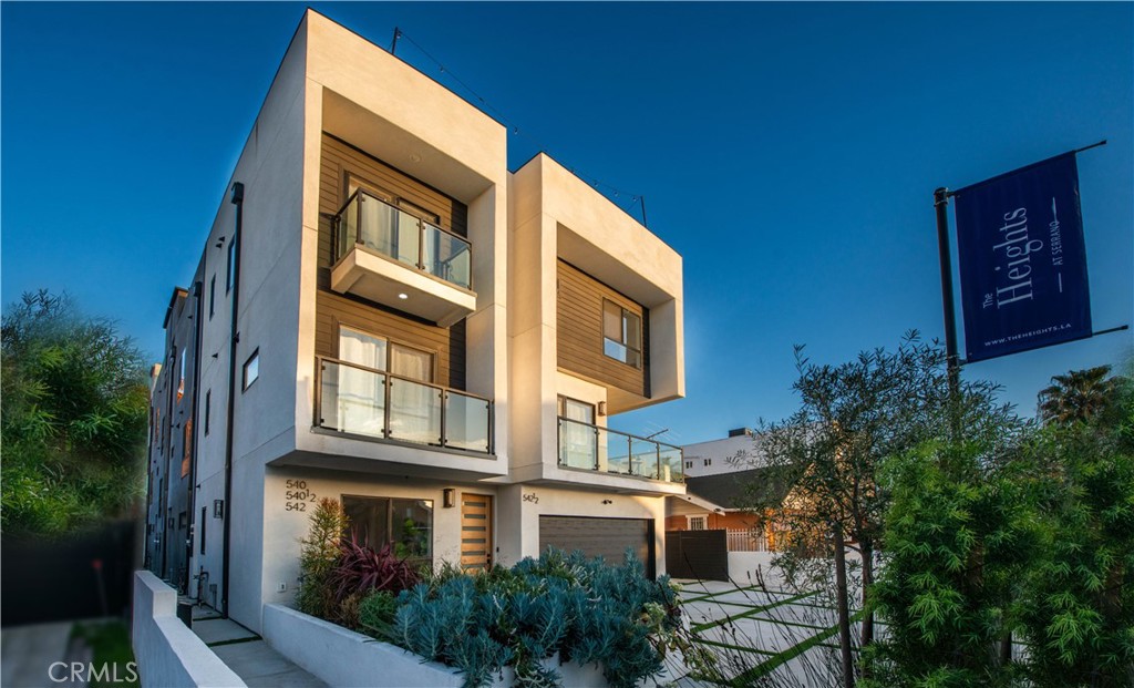 540 N Serrano Avenue