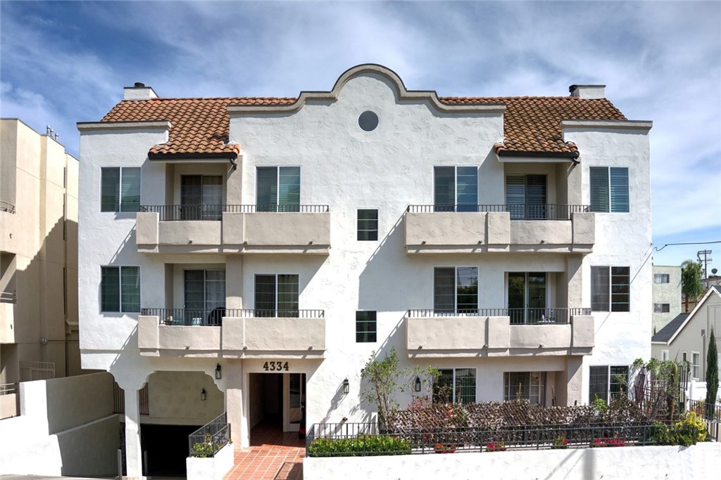 LOCATION, LOCATION Steps to the Boulevard, Bright and Sunny Penthouse. Seller has just installed a completely new HVAC system. This beautiful Sherman Oaks Condo is located close to restaurants, shopping, whole foods, Ralphs and many more. This unit has 2 primary suites both with ensuites The living room has spectacular 20 foot ceilings, fireplace for those cozy evenings, and lots of windows to bring the sunshine in .Kitchen has plenty of counter space as well as more than adequate cabinets along with a separate pantry. Upstairs you will find a loft that could easily become a third bedroom as there is already a full bathroom in the loft. Another fabulous space is the private rooftop deck, accessible from the loft, the perfect setting for your beautiful oasis , fill it with greenery , flowers, lighting, as there is electric there as well. There is an elevator in the building, there are also 2 underground parking spaces that are side by side. Super great location, welcome to the boulevard!