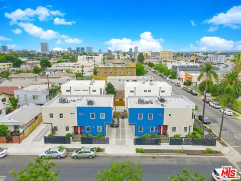 Photo of 4710 Maplewood Avenue, Los Angeles, CA 90004 (MLS # 26832717)