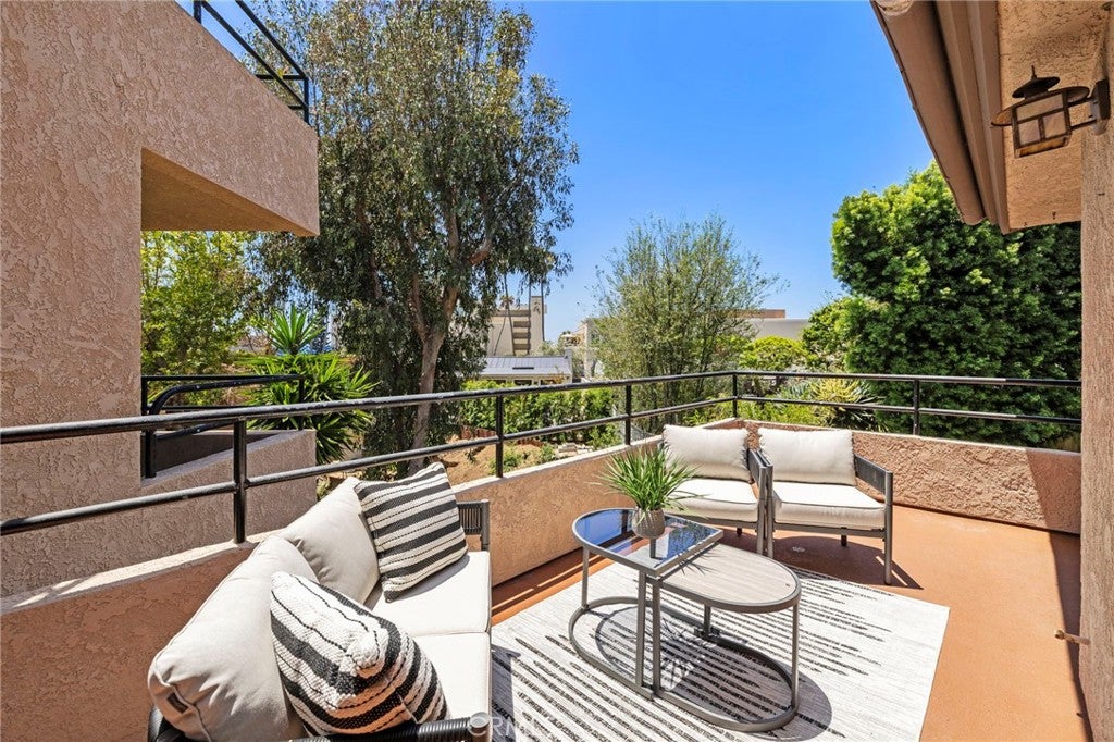 251 Calliope Street