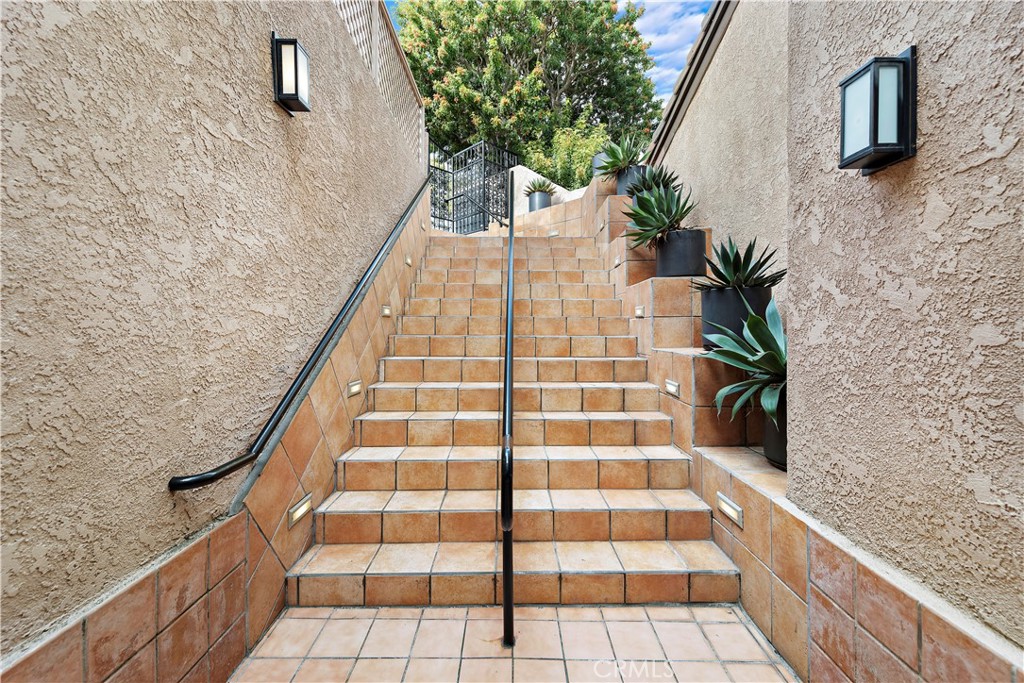 251 Calliope Street