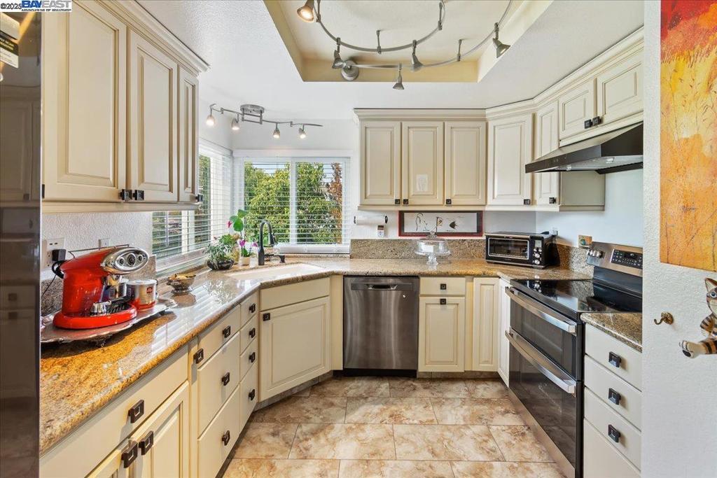 HARBOR BAY ISLE - Residential