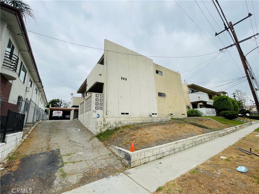 INVESTMENT ALERT - 4 UNIT VALUE-ADD WITH UPSIDE & PRIME INGLEWOOD LOCATION! Unlock steady cash flow and long-term growth with this rare 4-unit asset in Mixed Unit Zoning for Residential and Transit-Oriented Zone and Development, just minutes from SoFi Stadium, Intuit Dome, the Forum, LAX, and upcoming billion-dollar developments reshaping Inglewood. Each spacious 2-bed / 1.5-bath townhouse-style unit is separately metered for gas and electric, keeping operating costs low. With rents well below market, new ownership can immediately begin strategic rent adjustments and explore ADU conversion potential of the carport/laundry area for added income. Zoned R3, this 3,672-sq-ft property sits on a 6,000-sq-ft lot offering redevelopment potential in one of L.A.’s fastest-appreciating submarkets.