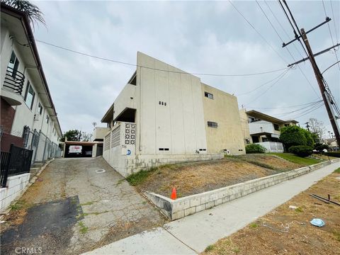 715 W Hyde Park Inglewood CA 90302