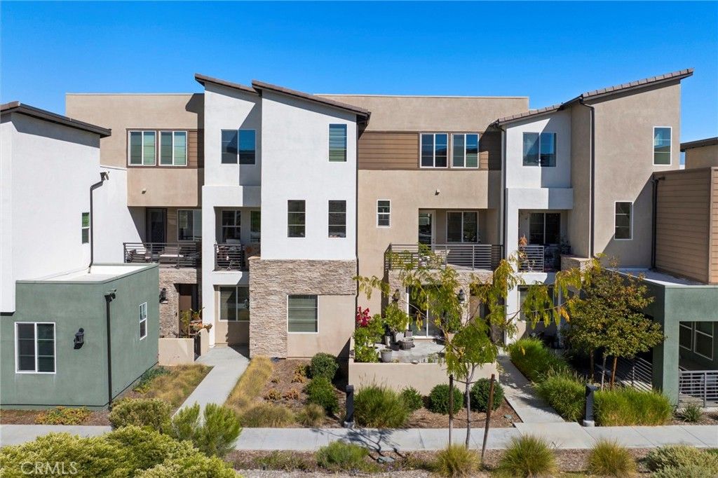 Photo of 27040 Painted Sky Way Way, Valencia, CA 91381 (MLS # SR26010945)