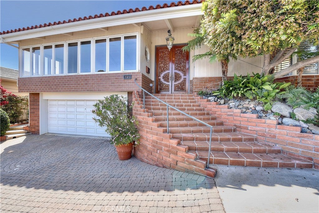 906 EMERALD BAY