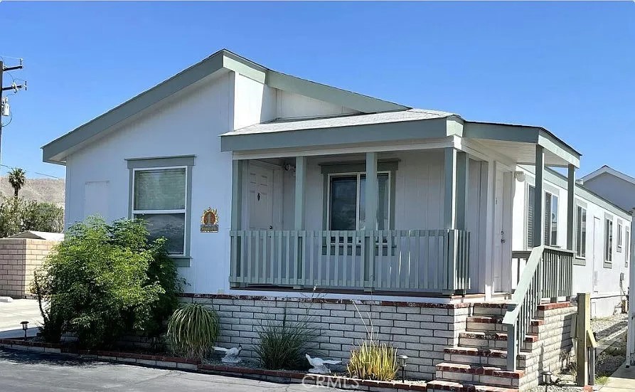 Beautiful home located in gated 55+ community of Corkill Palms. Has 3 beds ( one can be office or den) Bedroom s are carpeted. 2 full baths.
this is the only unit in the property with a garage over sized about 720sqft. Kitchen with breakfast bar. Community had mineral pool and spa.
Huge Clubhouse and Billiards room, putting green and laundry room