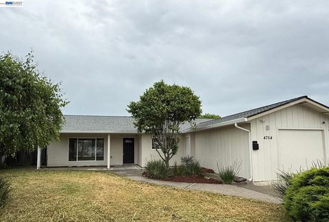 Photo of 4754 Hazelwood Ave Ave, Fremont, CA 94536 (MLS # 41129118)