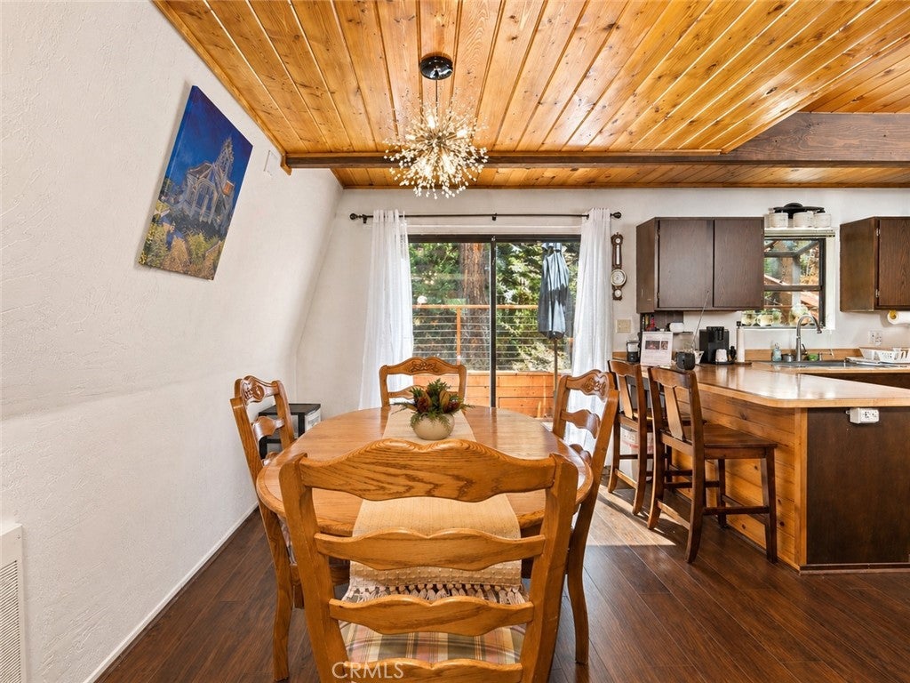 1916 Rustic Way
