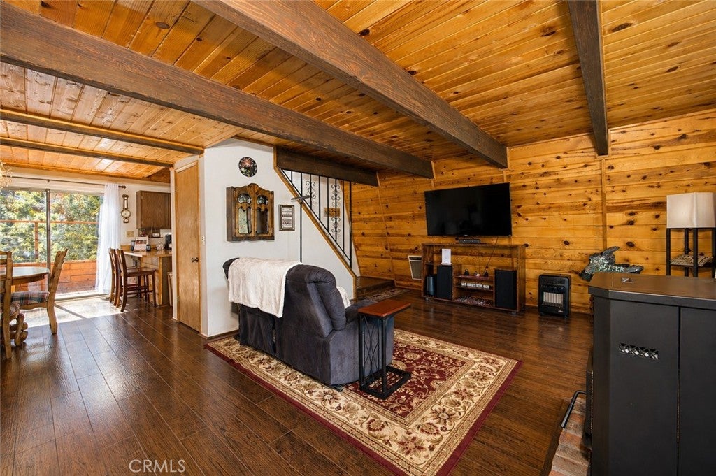 1916 Rustic Way