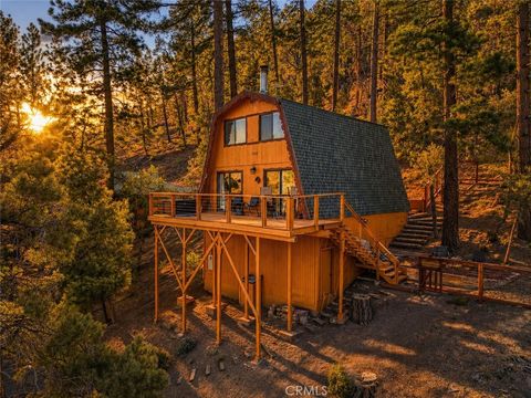 Photo of 1916 Rustic Way, Pine Mountain Club, CA 93222 (MLS # SR26078714)