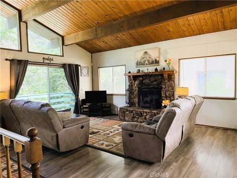 Photo of 23641 Manzanita DR, Crestline, CA 92325 (MLS # IG26107382)