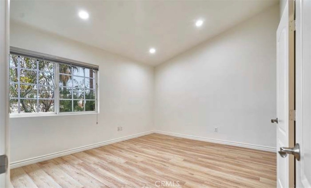 Properties 4 1133 S Hoover Street 102