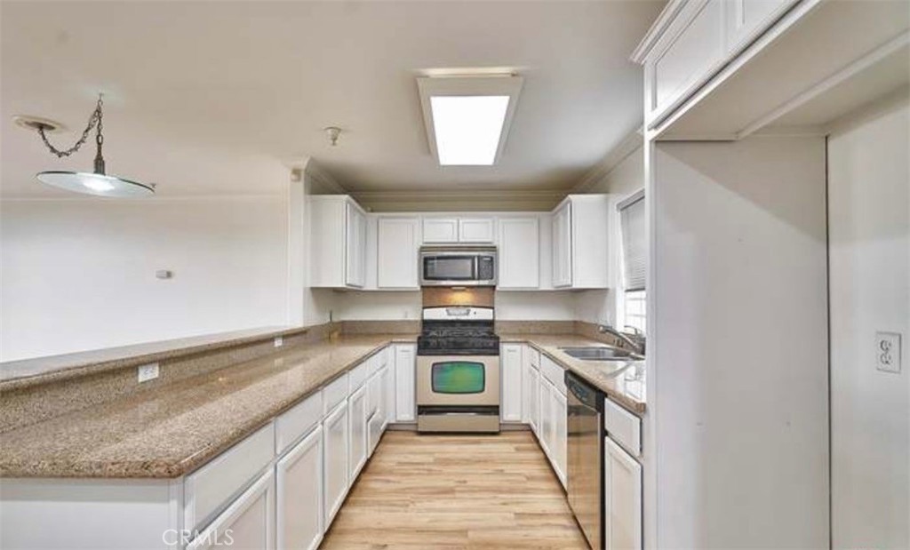 Properties 2 1133 S Hoover Street 102