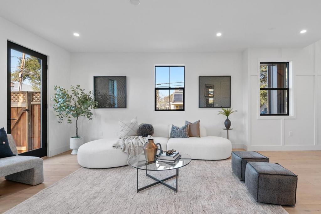 101 Sunnyside Court
